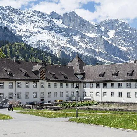 Bellevue-terminus - Urban Lifestyle Engelberg