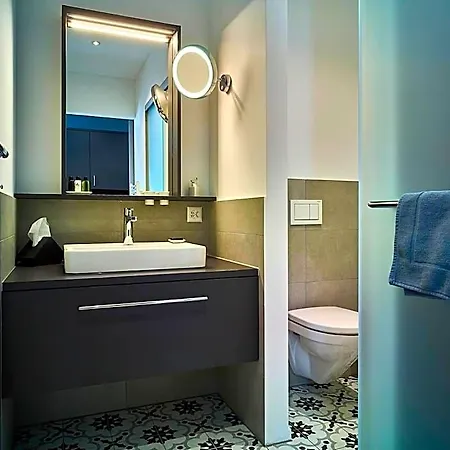 Bellevue-terminus - Urban Lifestyle 4* Енгельберг